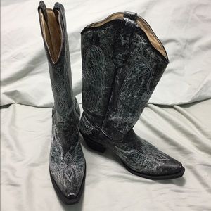 Circle G Crackle Wing & Cross Embroidered boots